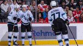 NHL: Mammoth 4, Red Wings 1