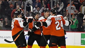 NHL: Canucks 2, Flyers 5